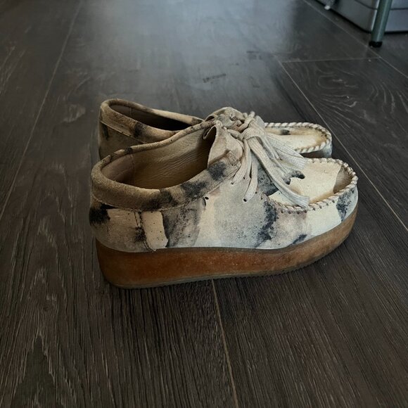 Clarks Women's Cream and Tan Loafers - Picture 2 of 5